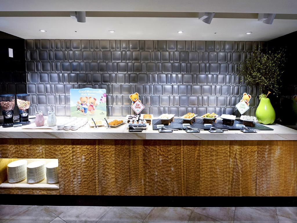 Kensington Jeju Hotel Екстер'єр фото The buffet at the lounge