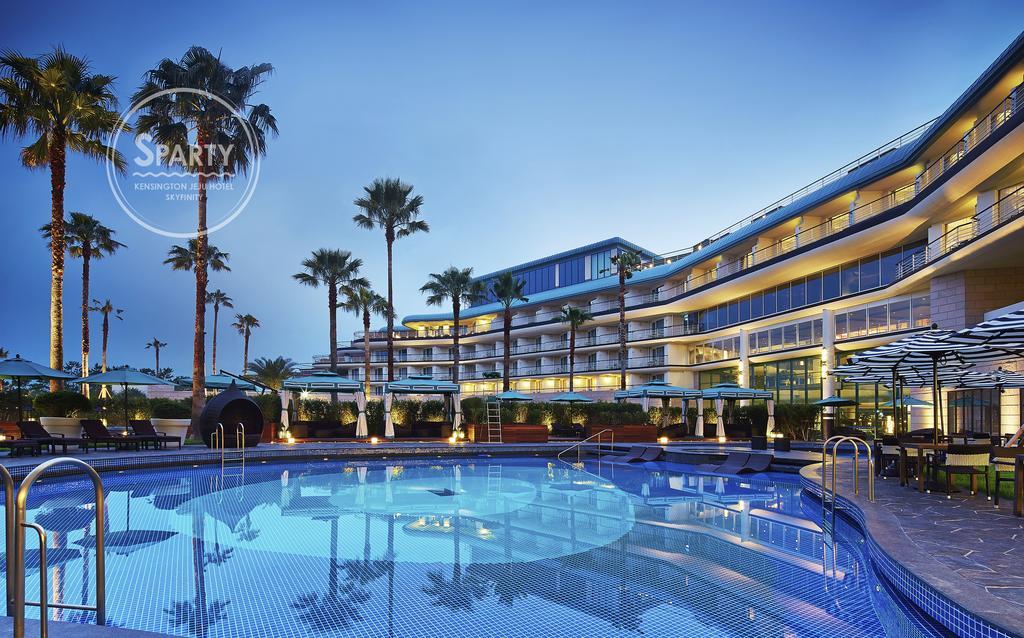 Kensington Jeju Hotel Екстер'єр фото The pool at the Sheraton Jumeirah Hotel